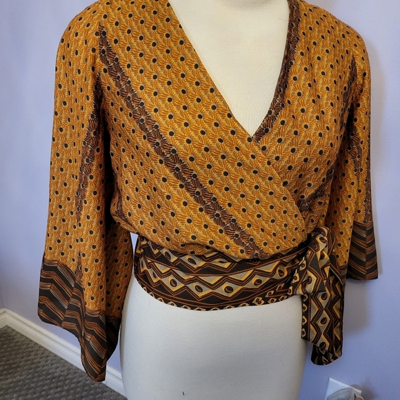 Women's top - Picture 2 of 7